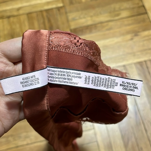 NWOT VS Lace Bralette - Picture 7 of 9